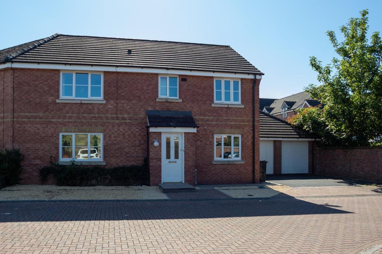 Hereford - Finch House - Modern 4 Bedroom House Located In South Hereford, Dog Friendly With Nearby Countryside, Pool Table, Sleeps Up To 10 Guests - Hosted By Rentmyhouse Dış mekan fotoğraf