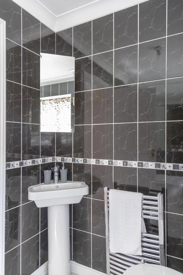 Hereford - Finch House - Modern 4 Bedroom House Located In South Hereford, Dog Friendly With Nearby Countryside, Pool Table, Sleeps Up To 10 Guests - Hosted By Rentmyhouse Dış mekan fotoğraf