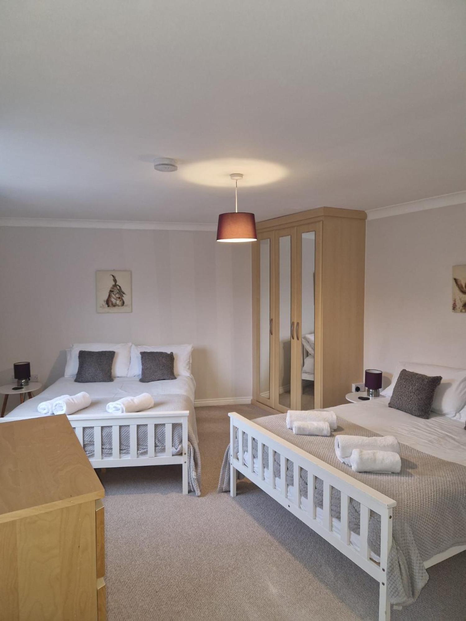 Hereford - Finch House - Modern 4 Bedroom House Located In South Hereford, Dog Friendly With Nearby Countryside, Pool Table, Sleeps Up To 10 Guests - Hosted By Rentmyhouse Dış mekan fotoğraf
