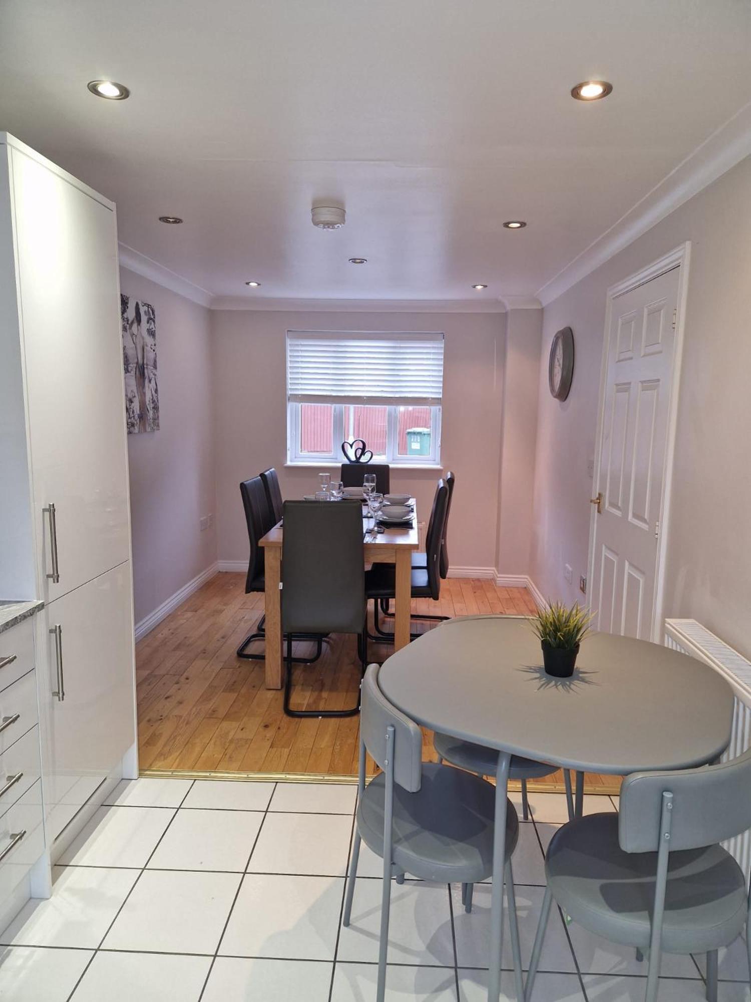 Hereford - Finch House - Modern 4 Bedroom House Located In South Hereford, Dog Friendly With Nearby Countryside, Pool Table, Sleeps Up To 10 Guests - Hosted By Rentmyhouse Dış mekan fotoğraf